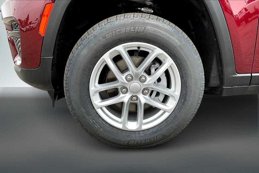 new 2025 Jeep Grand Cherokee car, priced at $37,522