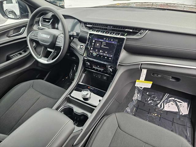 new 2025 Jeep Grand Cherokee car, priced at $39,670