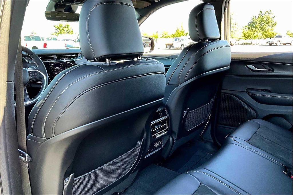 new 2025 Jeep Grand Cherokee car, priced at $40,705
