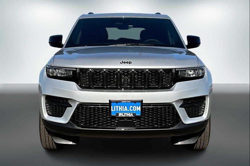 new 2025 Jeep Grand Cherokee car, priced at $40,705