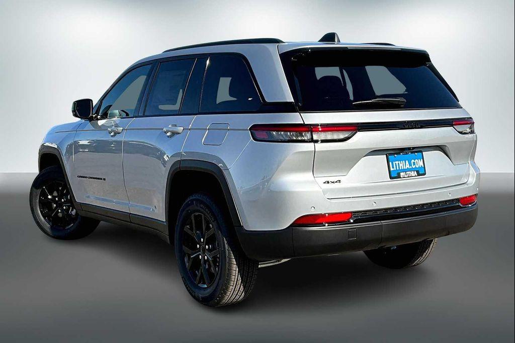 new 2025 Jeep Grand Cherokee car, priced at $40,705