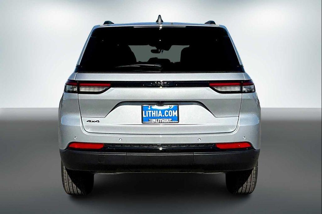 new 2025 Jeep Grand Cherokee car, priced at $40,705