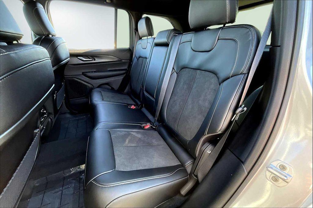 new 2025 Jeep Grand Cherokee car, priced at $40,705