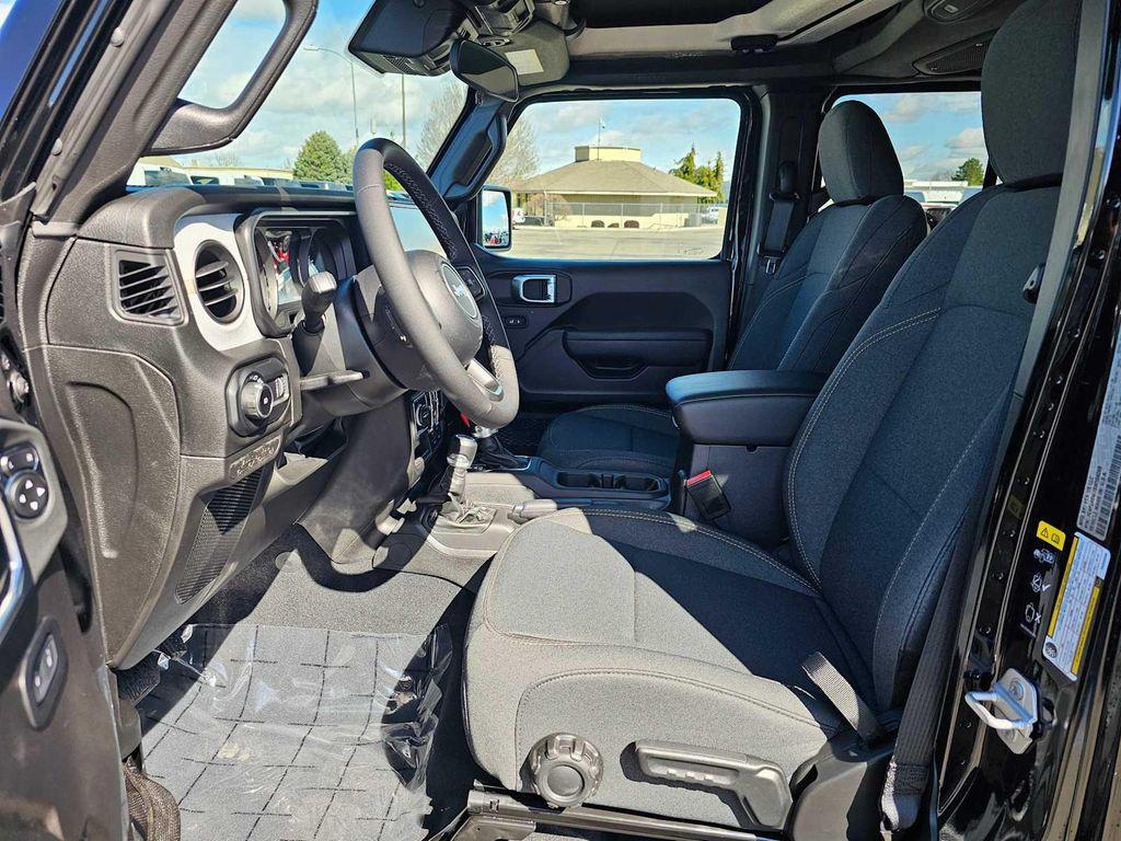 new 2025 Jeep Wrangler car, priced at $47,669