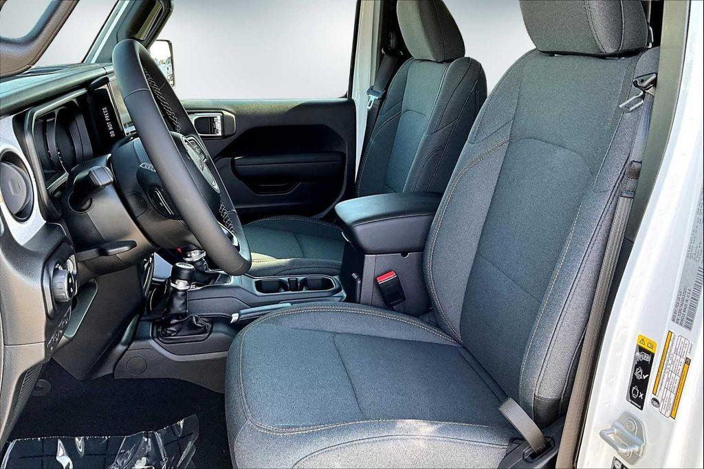 new 2025 Jeep Gladiator car, priced at $44,815