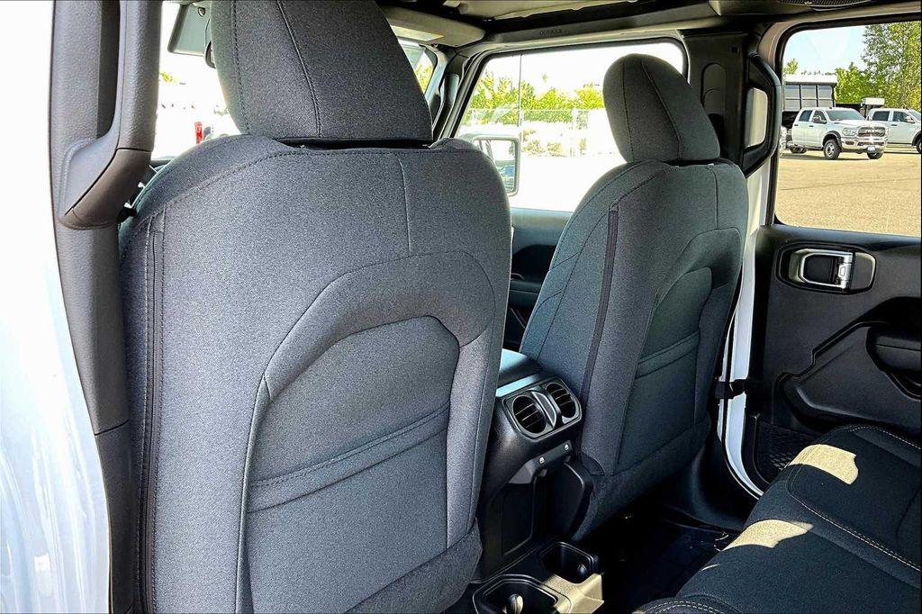 new 2025 Jeep Gladiator car, priced at $44,815