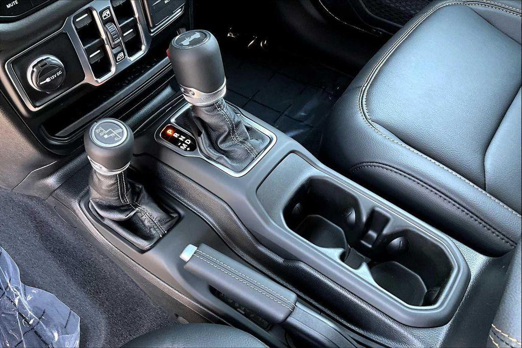 new 2025 Jeep Wrangler car, priced at $53,187