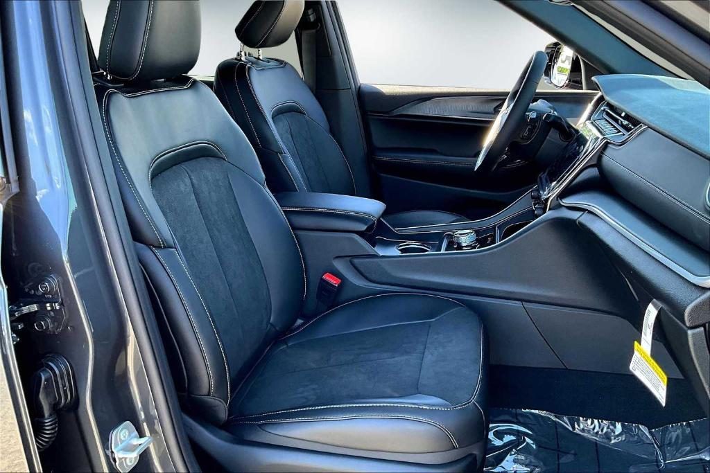 new 2025 Jeep Grand Cherokee L car, priced at $41,572