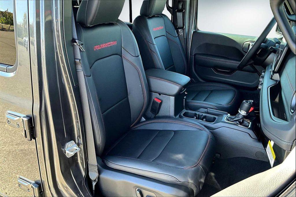 new 2025 Jeep Gladiator car, priced at $55,915
