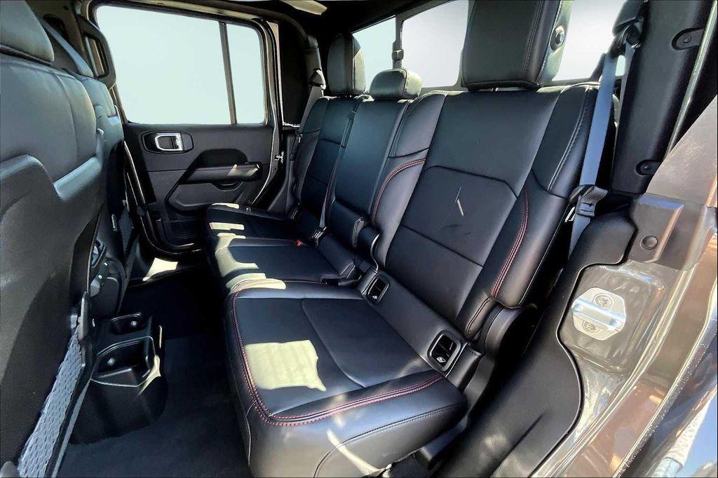 new 2025 Jeep Gladiator car, priced at $55,915