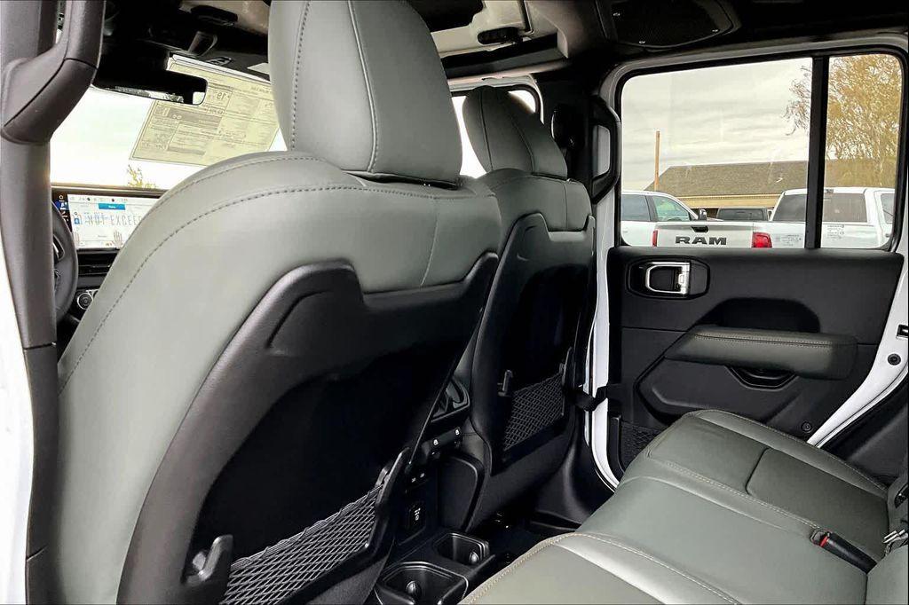 new 2025 Jeep Gladiator car, priced at $52,920