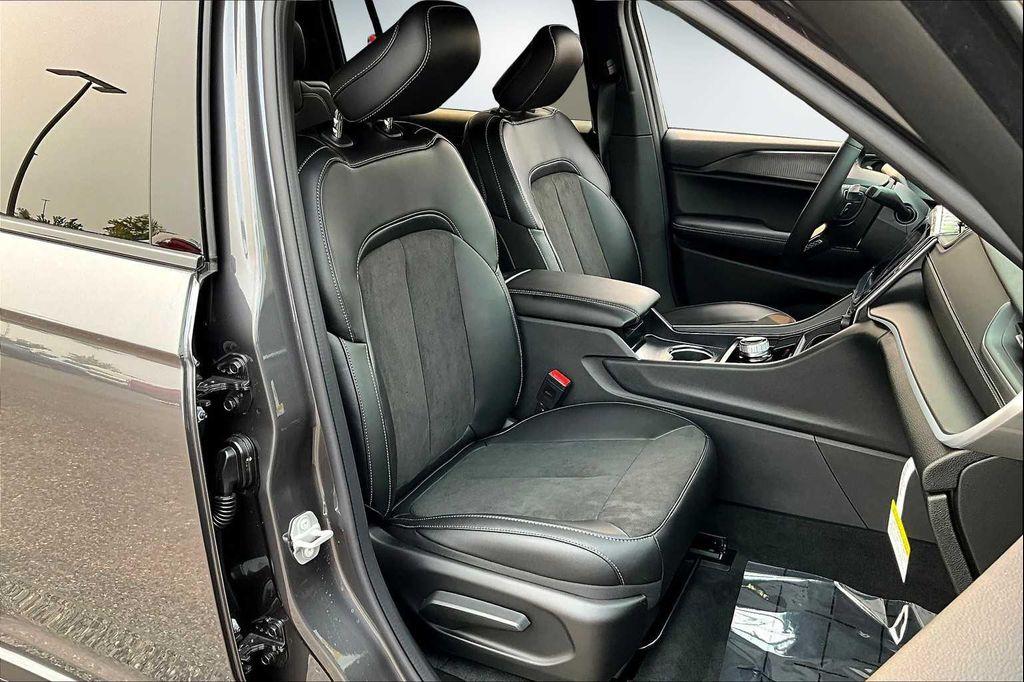 new 2025 Jeep Grand Cherokee L car, priced at $42,225