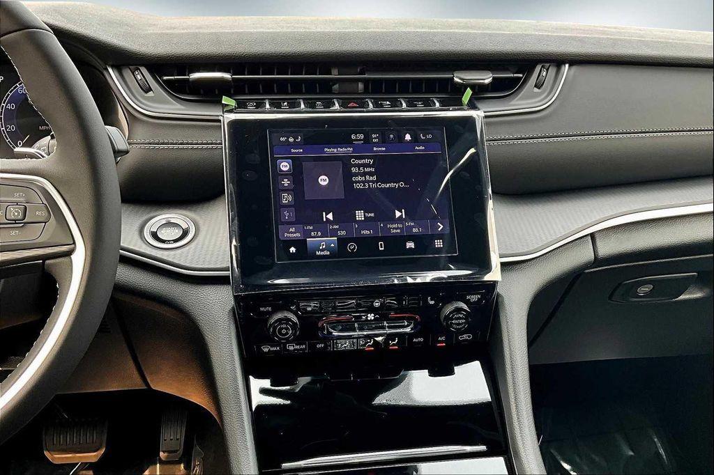 new 2025 Jeep Grand Cherokee L car, priced at $42,225