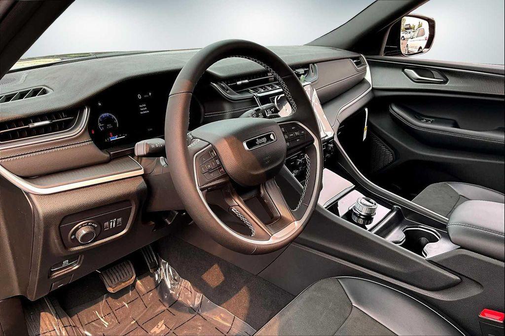 new 2025 Jeep Grand Cherokee L car, priced at $42,225