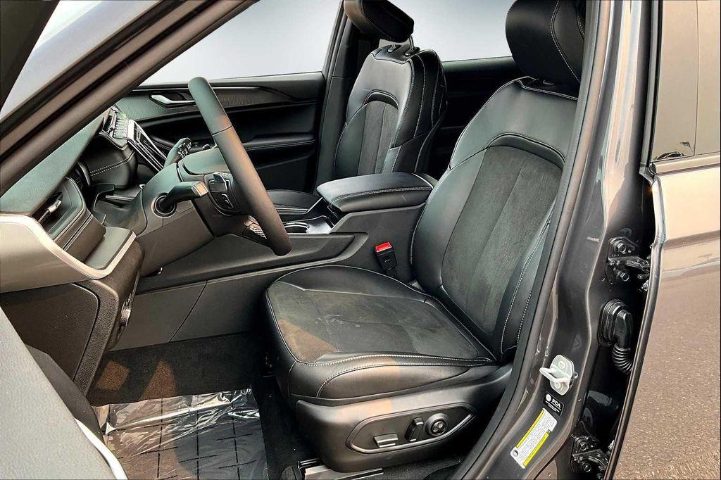 new 2025 Jeep Grand Cherokee L car, priced at $42,225