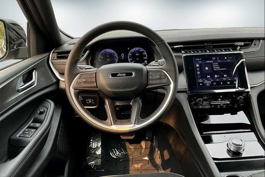 new 2025 Jeep Grand Cherokee L car, priced at $42,225