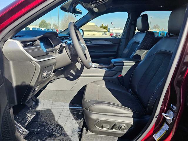 new 2025 Jeep Grand Cherokee car, priced at $44,675