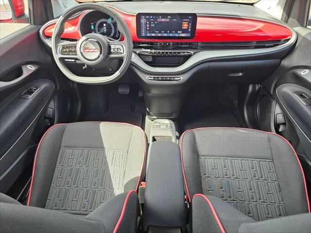 new 2024 FIAT 500e car