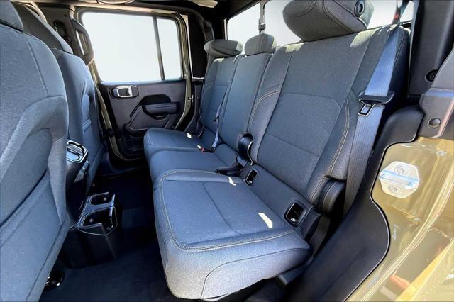 new 2025 Jeep Gladiator car, priced at $45,692