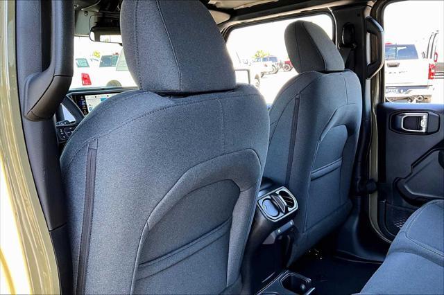 new 2025 Jeep Gladiator car, priced at $45,692