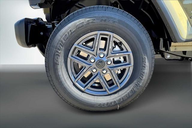 new 2025 Jeep Gladiator car, priced at $45,692