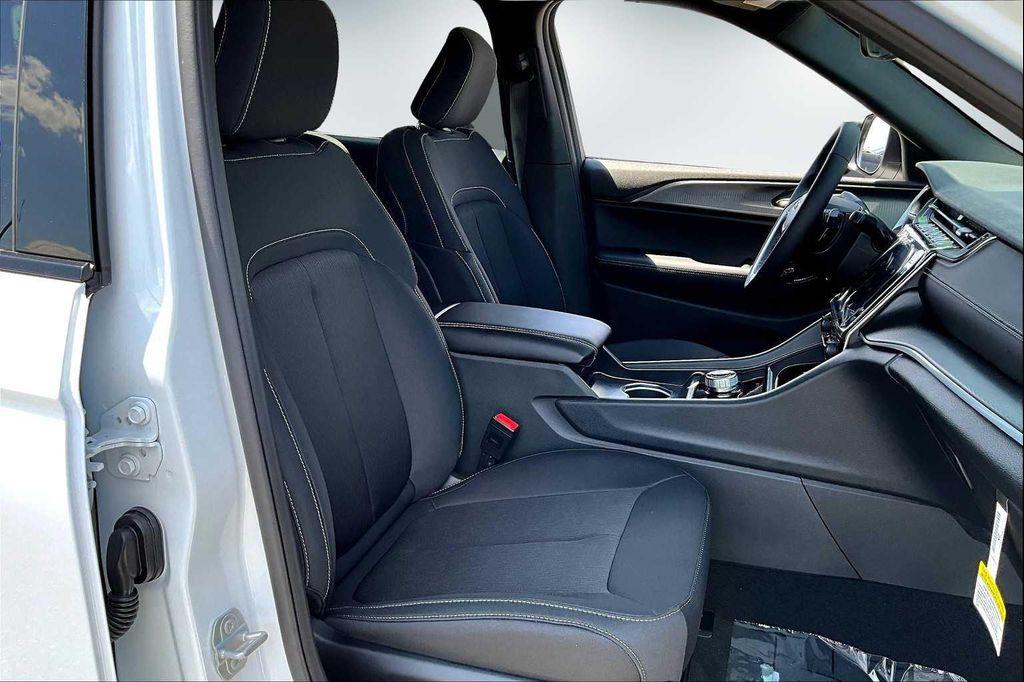 new 2025 Jeep Grand Cherokee L car, priced at $41,955