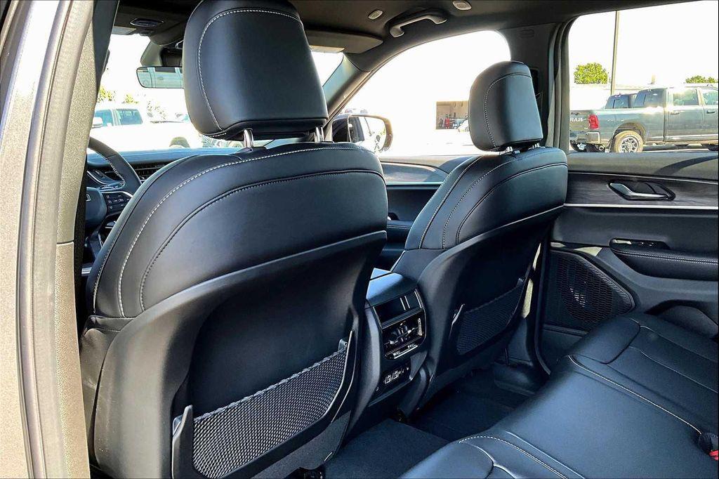 new 2025 Jeep Grand Cherokee car, priced at $45,965