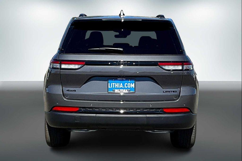 new 2025 Jeep Grand Cherokee car, priced at $45,965