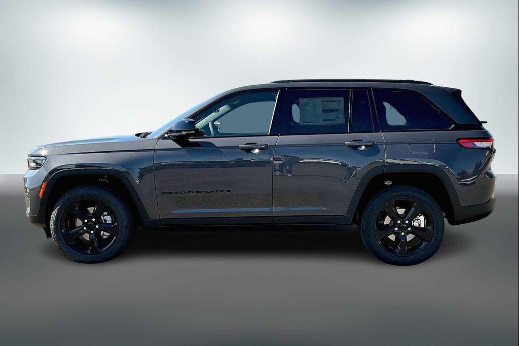 new 2025 Jeep Grand Cherokee car, priced at $45,965