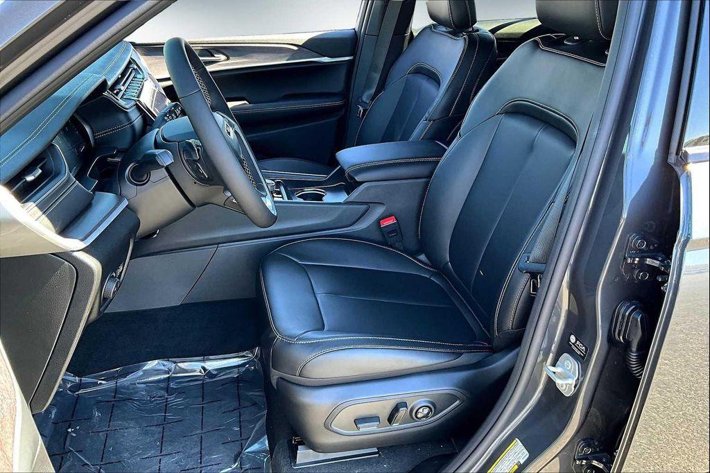 new 2025 Jeep Grand Cherokee car, priced at $45,965