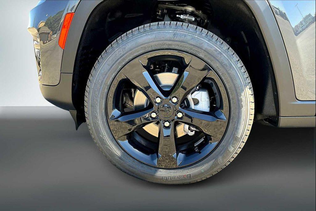 new 2025 Jeep Grand Cherokee car, priced at $45,965