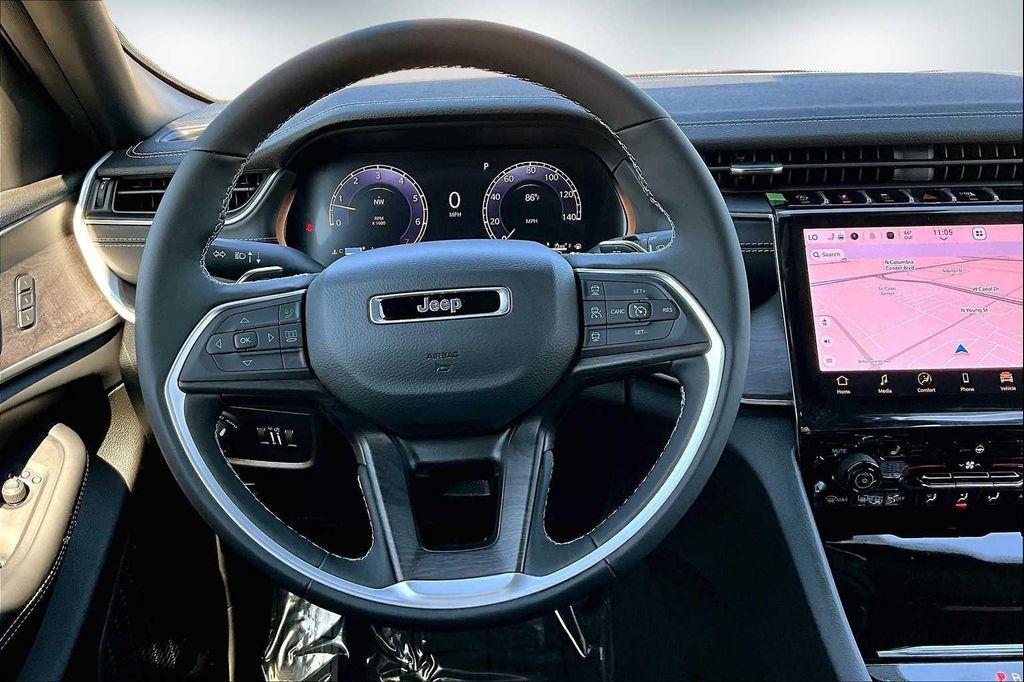 new 2025 Jeep Grand Cherokee car, priced at $45,965