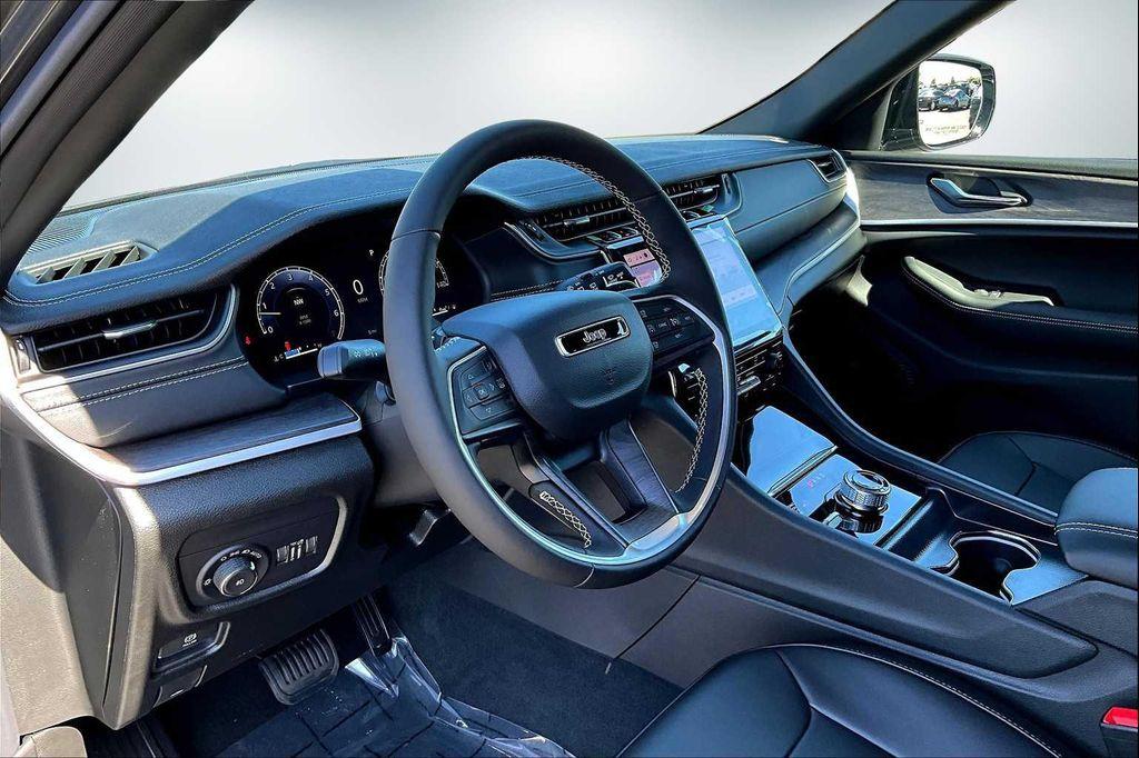 new 2025 Jeep Grand Cherokee car, priced at $45,965