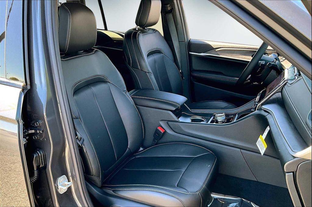 new 2025 Jeep Grand Cherokee car, priced at $45,965