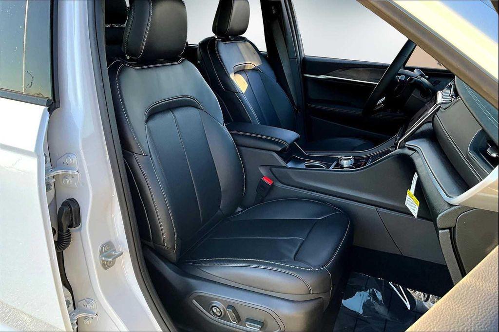 new 2025 Jeep Grand Cherokee car, priced at $51,735