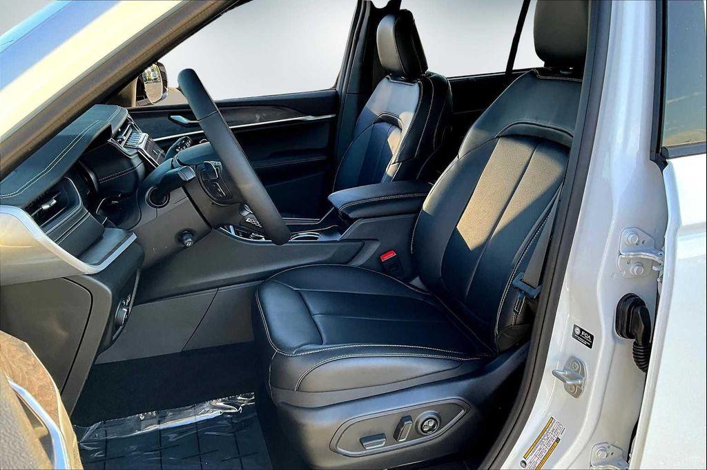 new 2025 Jeep Grand Cherokee car, priced at $51,735
