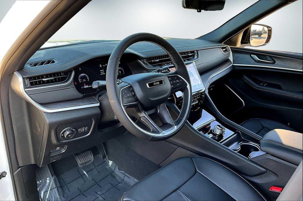 new 2025 Jeep Grand Cherokee car, priced at $51,735
