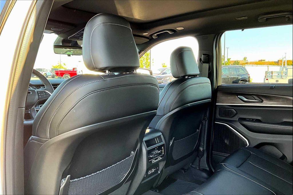 new 2025 Jeep Grand Cherokee car, priced at $51,735