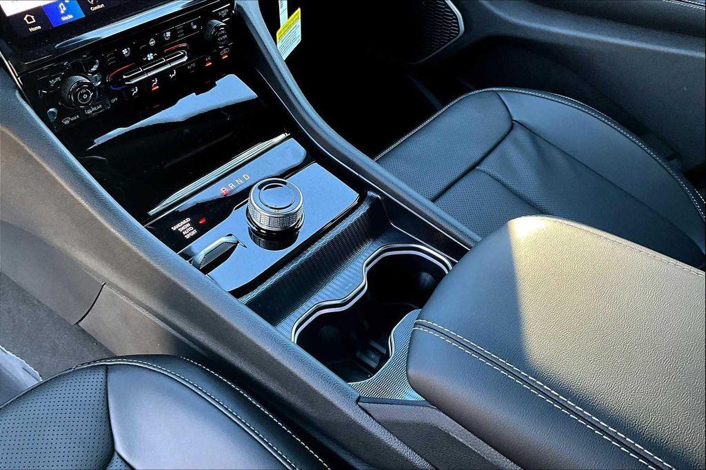 new 2025 Jeep Grand Cherokee car, priced at $51,735
