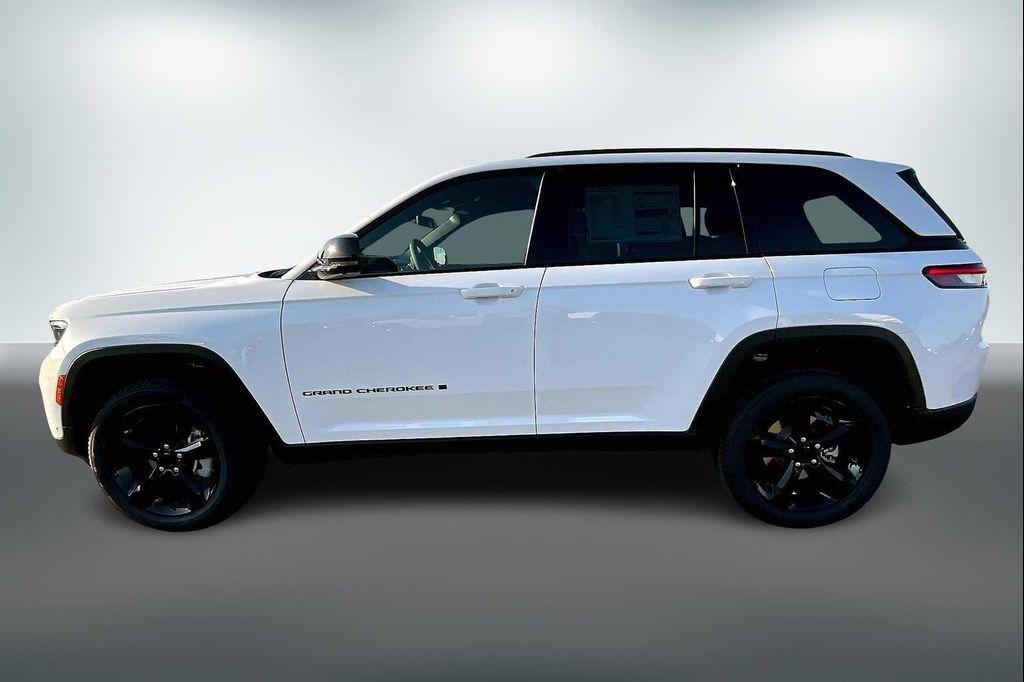 new 2025 Jeep Grand Cherokee car, priced at $51,735