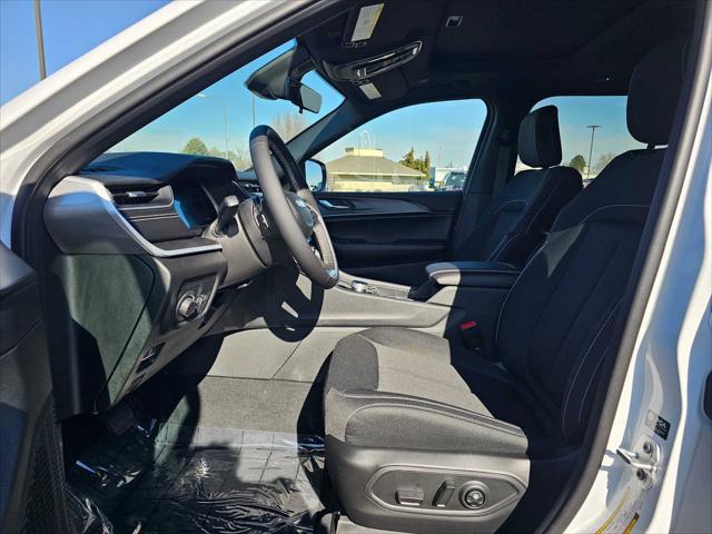 new 2025 Jeep Grand Cherokee car, priced at $39,075