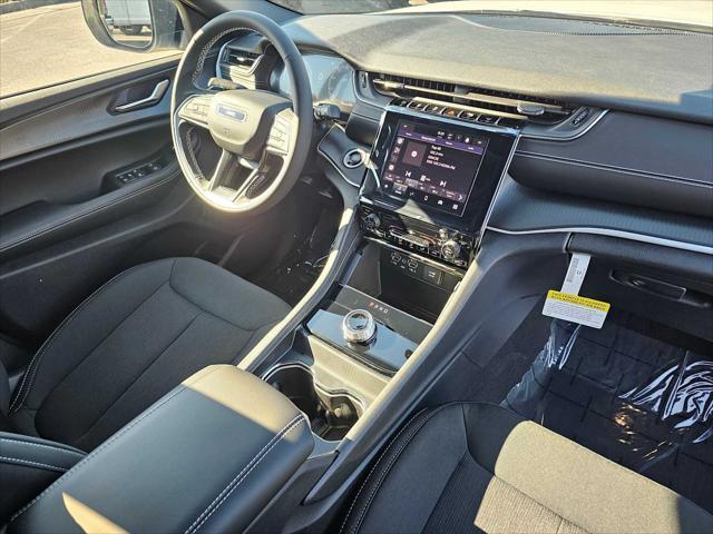 new 2025 Jeep Grand Cherokee car, priced at $39,075
