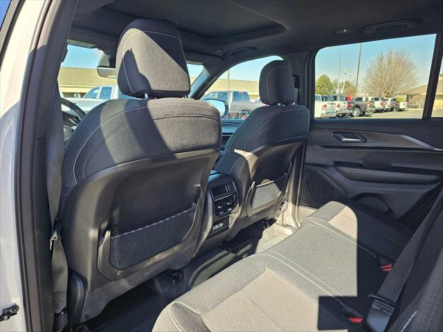 new 2025 Jeep Grand Cherokee car, priced at $39,075