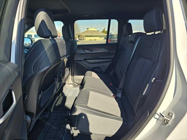 new 2025 Jeep Grand Cherokee car, priced at $39,075