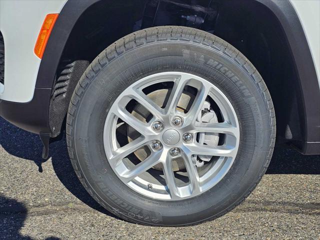 new 2025 Jeep Grand Cherokee car, priced at $39,075
