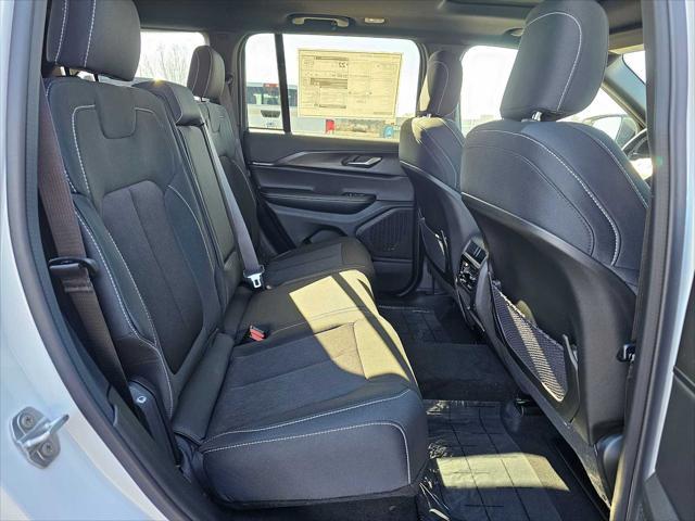 new 2025 Jeep Grand Cherokee car, priced at $39,075