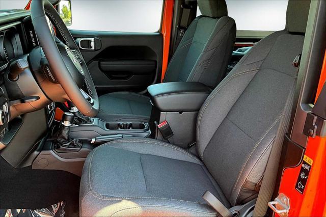 new 2025 Jeep Wrangler car, priced at $40,946