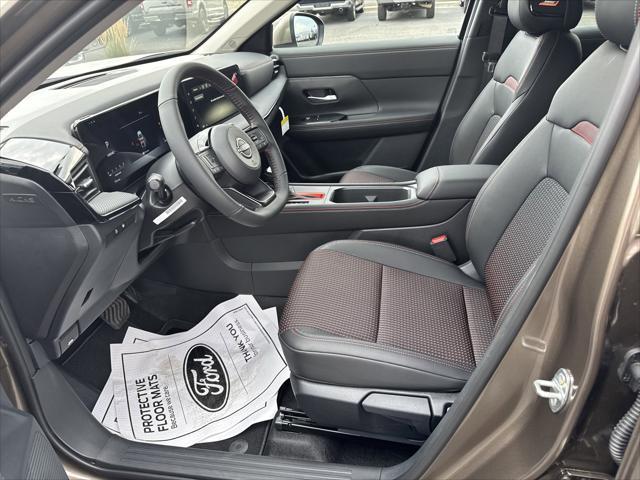 new 2025 Nissan Kicks car, priced at $32,084