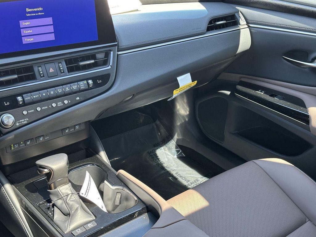 new 2025 Lexus ES 300h car, priced at $53,314