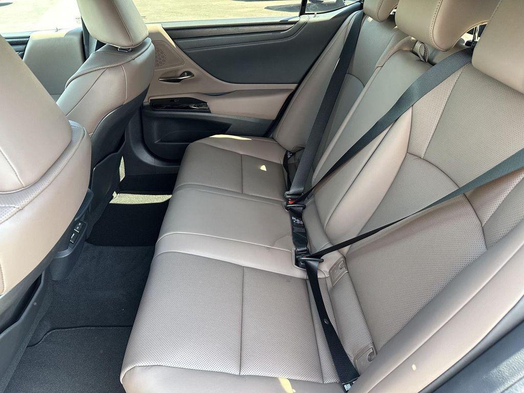 new 2025 Lexus ES 300h car, priced at $53,314